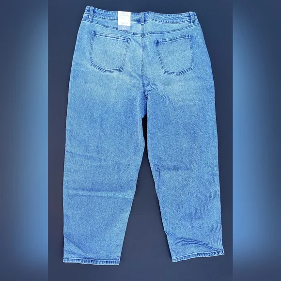 Women's High Rise Mom Jeans - Picture 2 of 10